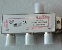 Three-way power splitter cable satellite TV signal set-top box one-point three-branch distributor 5-2450mhz