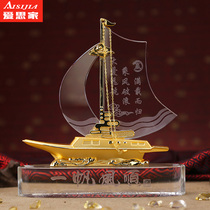 Crystal sailboat pendulum smooth sailing creative custom veteran souvenirs to send comrades-in-arms Veterans Party as a souvenir