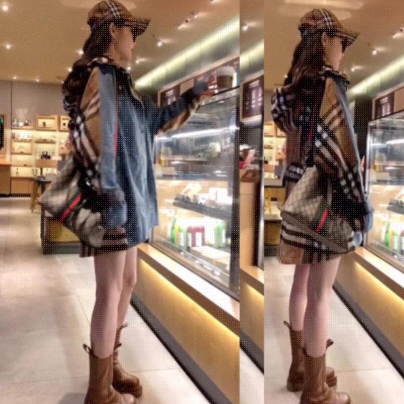 European station 2021 autumn and winter New long sleeve plaid stitching hooded wash denim long fried street coat women tide