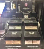 Givenchy Givenchy Four-color Four-color Gray Powder Light and trace-free Oil Makeup 1 2