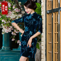 2019 new autumn and winter clothes thick velvet cheongsam short retro mid-sleeve slim temperament mother dress dignified atmosphere