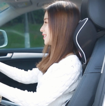 Bones pillow on the neck of a new car with a neck cushion for a carriage with neck cushion ice pillow