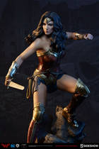 Eight feet Sideeshow 300400 1 4 Batman Great War Superman Wonder Woman is like a pick-up.