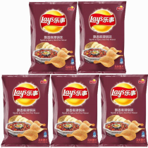 Spicy potato chips spicy fragrant pot flavor puffed snacks 70g * 5 bags of potato chips