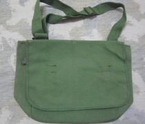 Old-fashioned shoulder satchel small vintage military carrying canvas shoulder-back military satchel bag