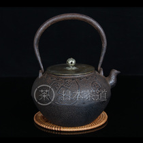 Japanese iron bottle Japanese iron pot Xiangyundang made ancient money pattern classic silver pick old iron pot original import