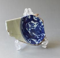 1690 Longqing official kiln Huiqing dragon pattern porcelain specimen