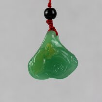 Im pretty awesome Sichuan Yaan Emerald New Green pendant playful Natural Boutique Jade Beauty Pendant Necklace