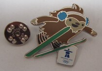 2010 Vancouver Winter Olympics BADGE MASCOT QUATCHI SKI BADGE A