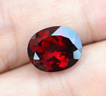 Big grain natural garnet bare stone surface 12 * 10mm bright red full fire value special