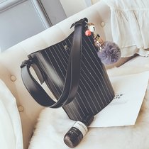 Personality bag female 2018 New Tide Korean version Joker crossbody single shoulder shoulder strap fashion bucket bag