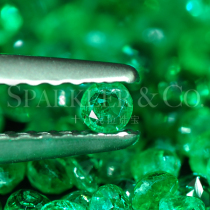 (Recommended) 2mm round Colombian natural emerald bare stone with stone custom row ring tail ring