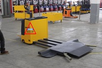 (Export products)Electric vehicle car shifter Mobile trailer frame car mover Car lifting and shifting tools