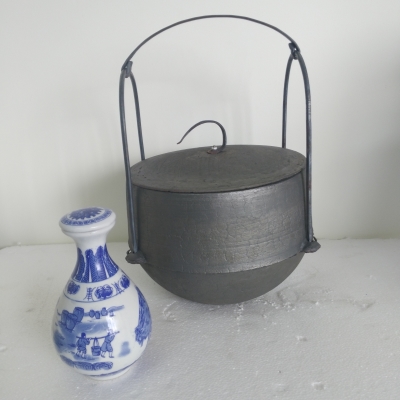 Selected bottom Tie Ding rural n thick tripod old pot soup pot fried vegetable firewood iron tripod traditional sharp pot stew pot