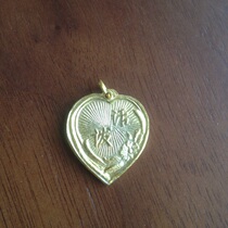 Nostalgic collection of old objects 80 s childrens pendant neck engraved lively reverse side carved dragon pattern retro nostalgia