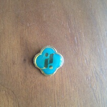 Nostalgic collection of old objects 80-90 s Jiangsu Health News badge badge collection bag really old