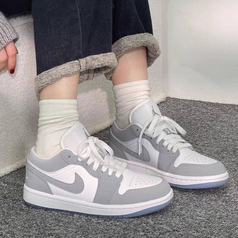 Nikr/Nike Jordan Airjorda1 Versatile and Comfortable Low-Top Basketball Shoes for Women Gray and White Dc0774-105