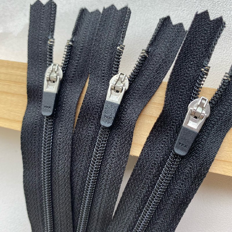 YKK3 plastic pull head nylon closed pull chain CFC-39 DSYG pull head full bag 16CM black hide green