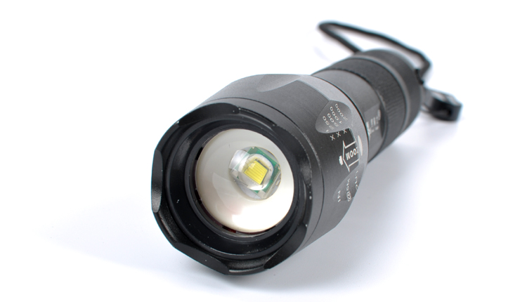 Black Knight kính viễn vọng ngoài trời zoom năm tốc độ đèn pin XML-T6 bóng đèn LED đèn pin convoy