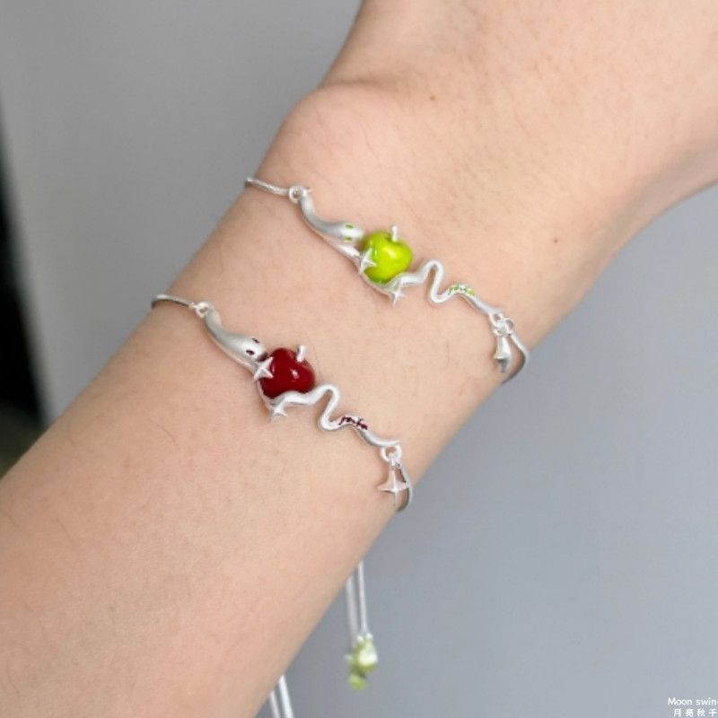 Girl's Red Apple Peace Snake High-Value Niche Four-Pointed Star Bracelet That Enhances Complexion