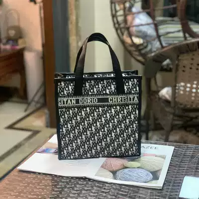 European and American style fashion letter bag Canvas tote bag women's bag Lunch bag commuter bag business travel cosmetic bag Zipper square bag