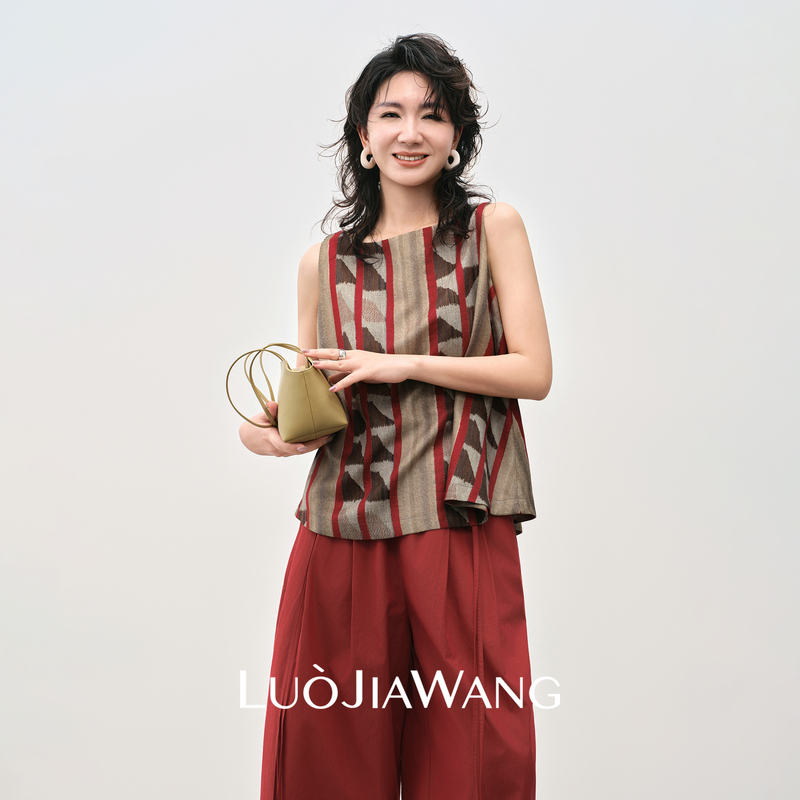 100% Mulberry Silk Retro Ethnic Style Sleeveless Top for Women with Contrasting Geometric Print, Slimming Vacation Style Vest for Summer 100% Mulberry Silk Retro Ethnic Style Sleeveless Top for Women with Contrasting Geometric Print, Slimming Vacation Style Vest for Summer