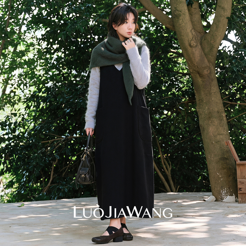 Luojiawang丨Sheep Wool Lyocell Blend U-Neck Sleeveless Dress for Women, Versatile Commuter Long Dress for Autumn and Winter Luojiawang丨Sheep Wool Lyocell Blend U-Neck Sleeveless Dress for Women, Versatile Commuter Long Dress for Autumn and Winter