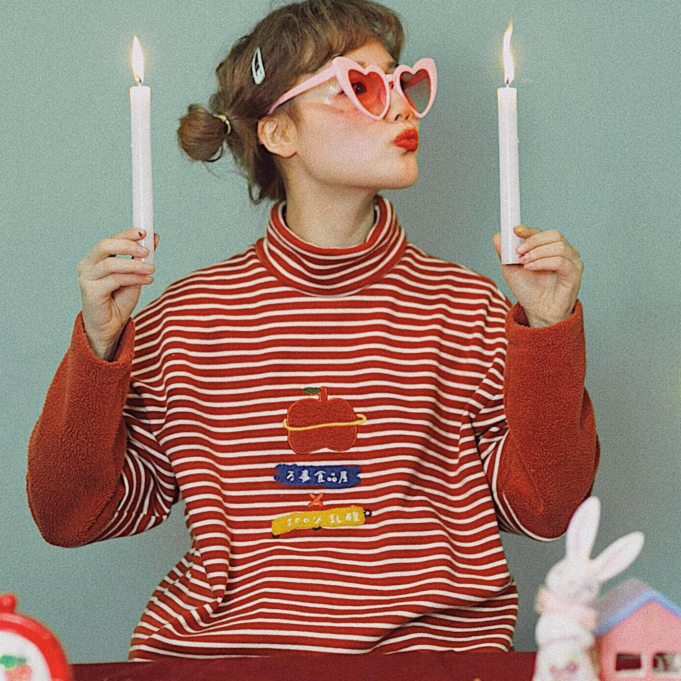 Alien Society Original Wanthing Food House Series Apple towel embroidery splicing New Year's red striped loose high collar T-shirt
