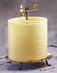 Beeswax rotating retro candle that can burn for 144 hours in the United States can be replaced