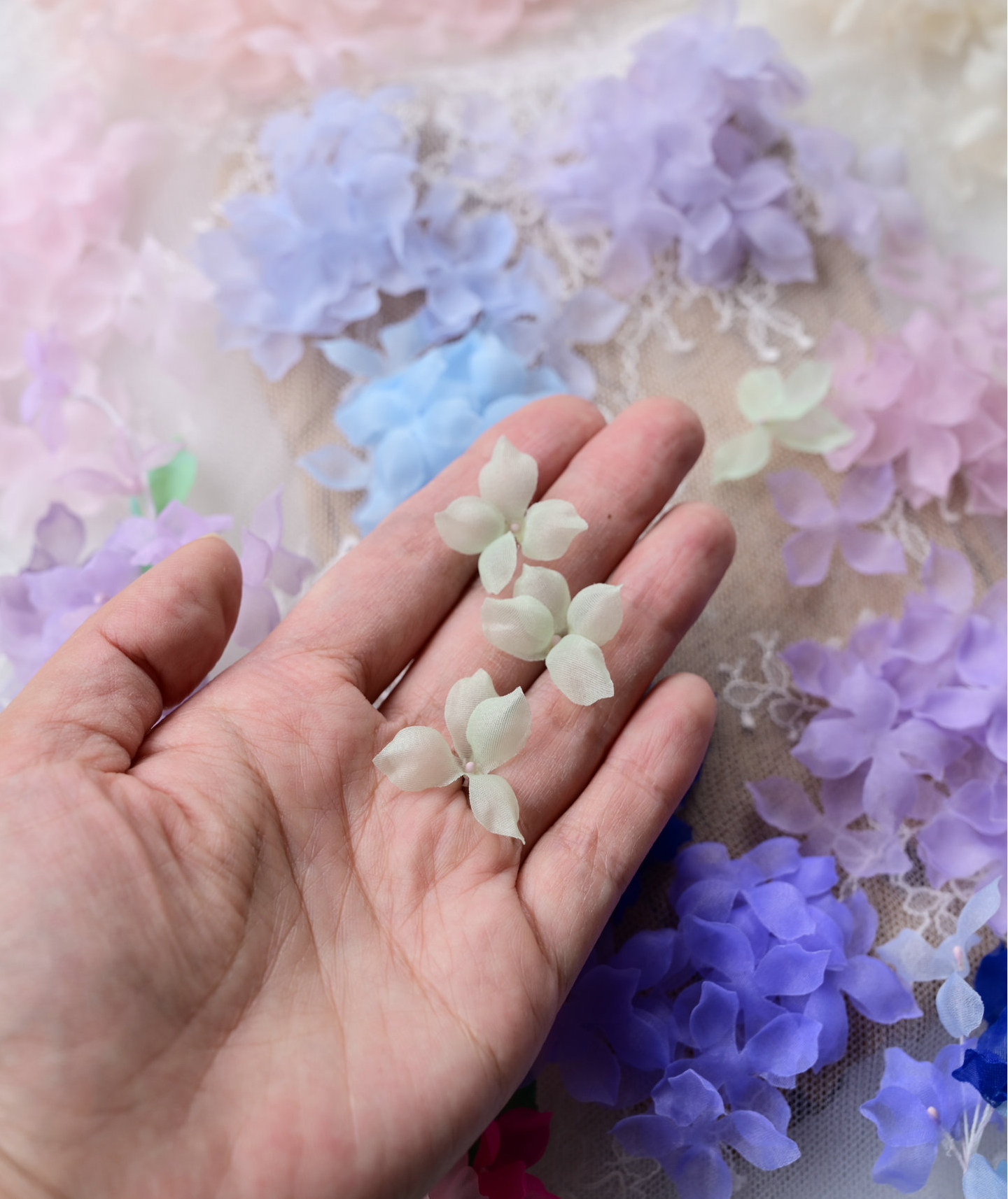 100 Stück. DIY Handgemachtes 3D-Blumenmaterial für Hochzeitskleider, Pyrographie- und Jeansgarn, Materialien für Kopfbedeckungen, Weiß und Rosa, RS247 – Detail 13