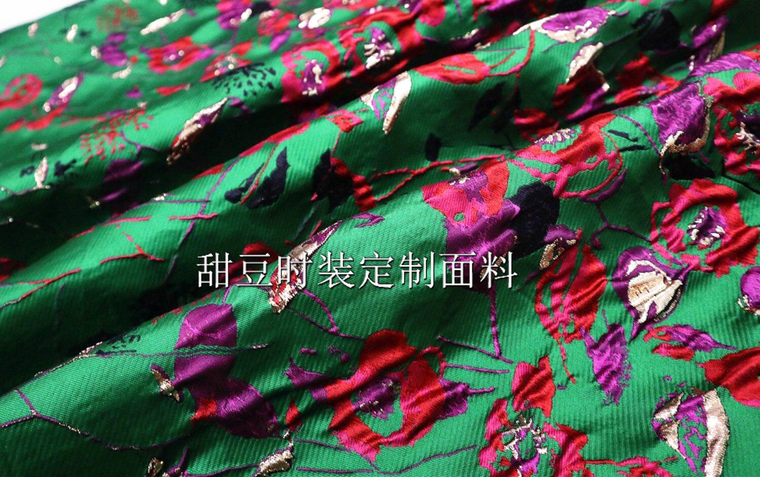 Tessuto Jacquard broccato d'oro tessuto di seta tinto in filo floreale in  rilievo con motivo scuro Set di vestiti per cucire di Design di moda di  marca europea - AliExpress, image size:1500x942