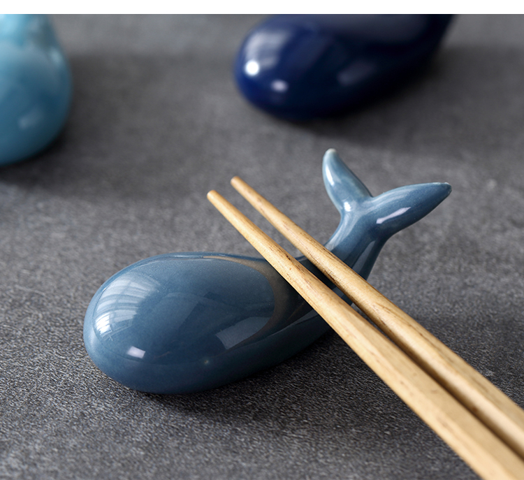 Sáng tạo dễ thương gốm nhà cá voi đũa giữ cá tính đũa đũa đũa đũa muỗng bộ đồ ăn bàn khay gỗ đựng thức ăn