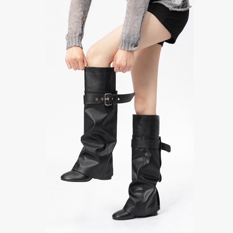 Li Zhi-Min and Sun Cai-Ying's Same Style Detachable Trouser-Leg Boots with Short Leather Belt Buckle, Chunky Heel, and Straight-Leg Transformation Li Zhi-Min and Sun Cai-Ying's Same Style Detachable Trouser-Leg Boots with Short Leather Belt Buckle, Chunky Heel, and Straight-Leg Transformation