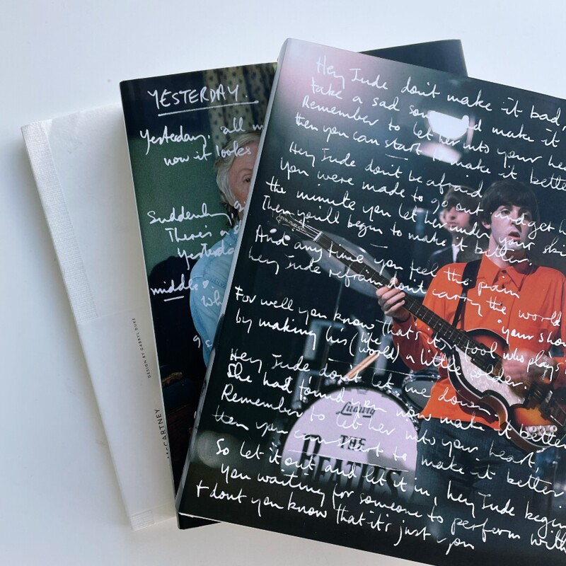 Paul McCartney sings about life. Legendary musician and Beatles creator McCartney's autobiographical masterpiece. 154 songs connect 64 years of music creation career. THE BEATLES. Xinhua Bookstore genuine edition.