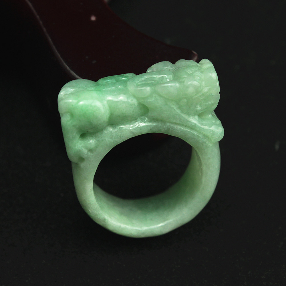 Natural waxy green Pixiu ring jewelry and jade