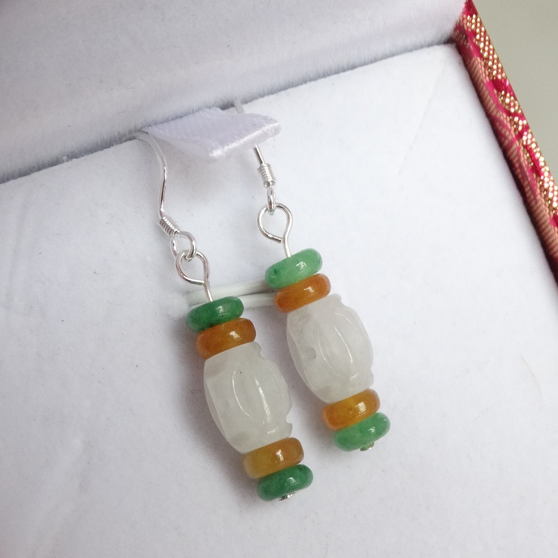 The beauty of the beauty of the natural emerald A goods recruited the fortune of the eight parties, Yu ear crash 925 pure silver jade earring