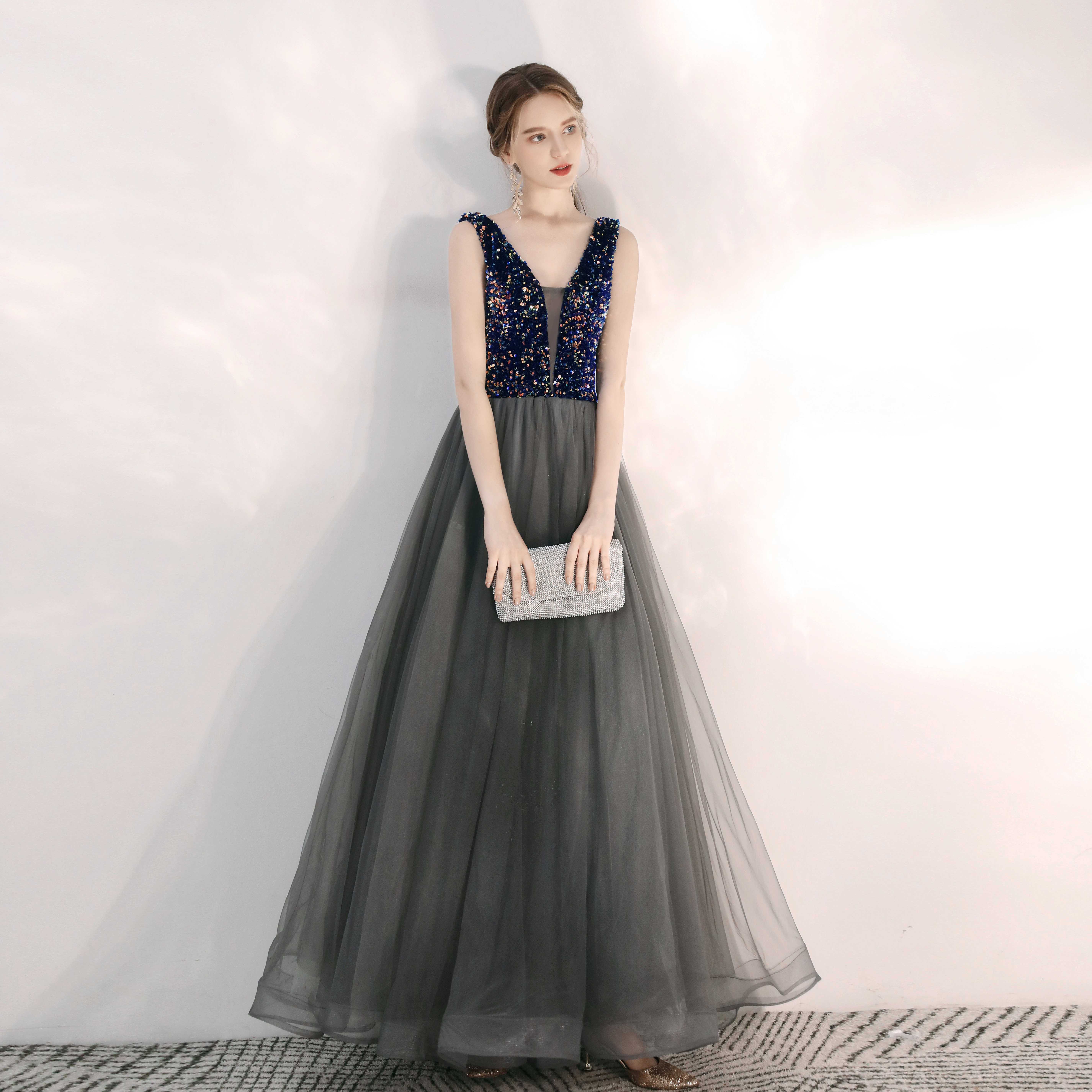 Small dress 2022 new summer dinner annual meeting host performance birthday party gray dress foreign temperament ladies - Taobao