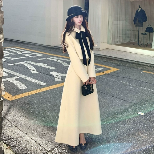 Дочь богатой семьи носит маленькое ароматное платье. Женская элитная длинная юбка нового стиля осени и зимы 2025 для важных случаев.