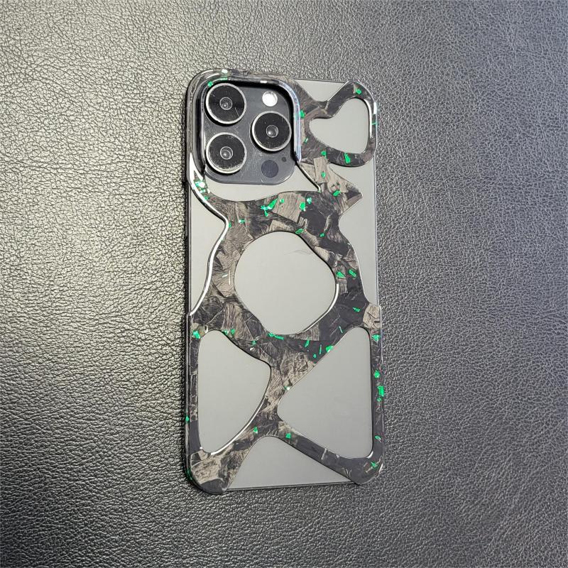 Suitable for iPhone 15 Pro Max Phone Case, New 15Pro Carbon Fiber High-End Personalized Hollow Phone Case, Trendy and Fashionable Carbon Fiber Irregular Phone Hard Case
