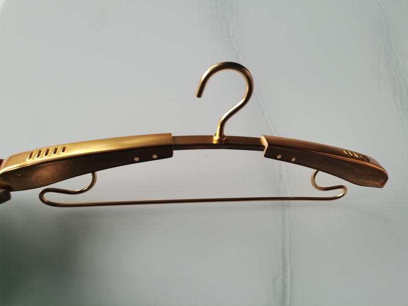 Space Aluminum Alloy Telescopic Multifunctional Wardrobe Hanger, Adjustable and Traceless, Suitable for Large Items, Clearance Sale