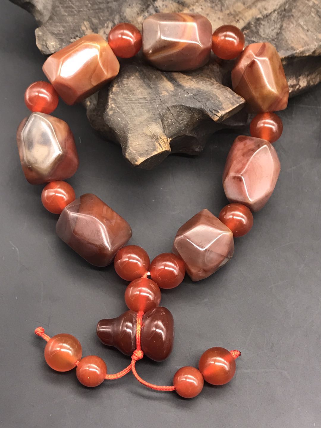 Natural agate hand chisel male old agate bracelet retro plate play Wenwan silk pattern jade jewelry for boyfriend