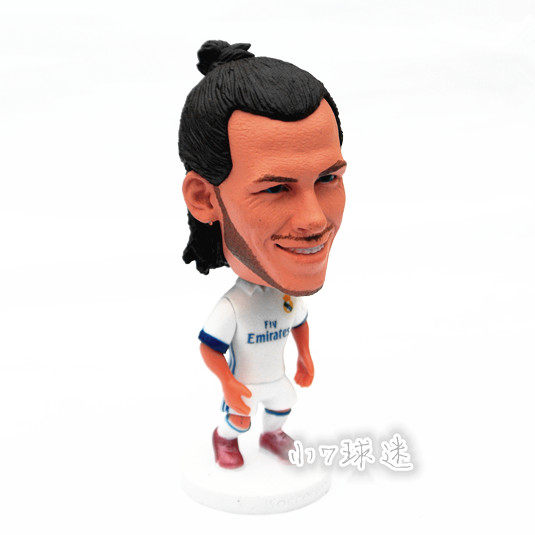 Real Madrid fans supplies Real Mabel paparazzi with occasional Real Madrid Bell memorabilia