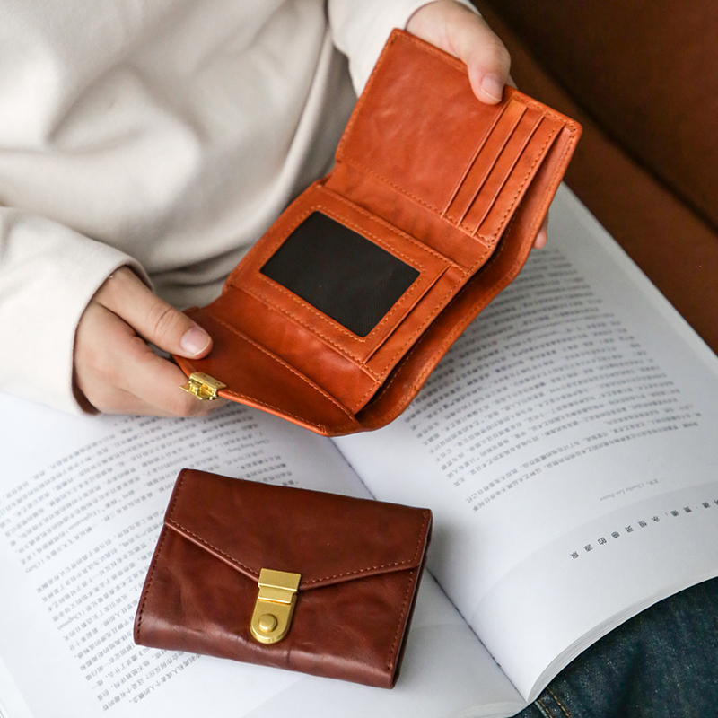 Genuine First-Layer Cowhide Short Women's Wallet, Vintage Niche Design, Suitable for Driver's License, Bank Card, and Coins, Portable 80% off Card Holder