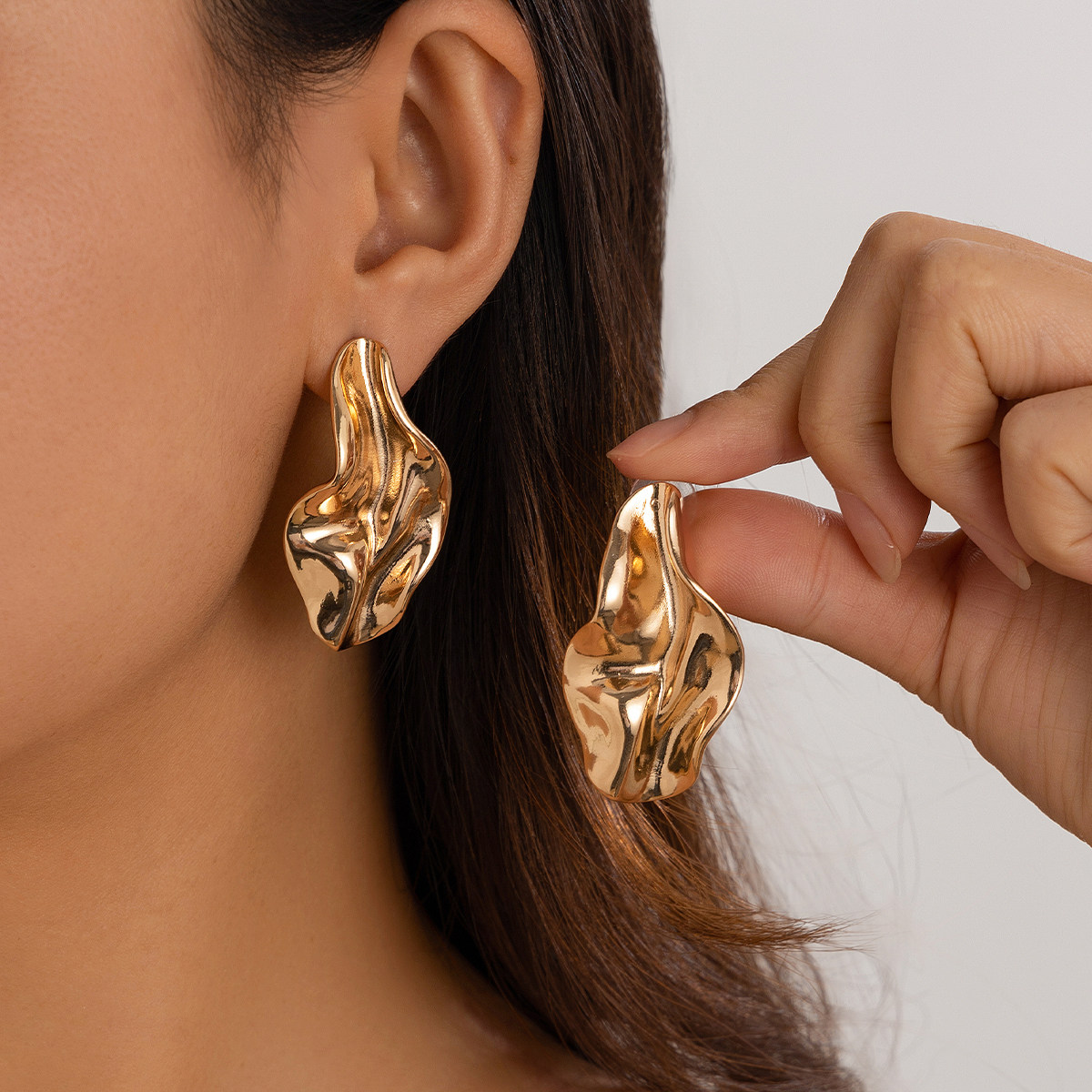 Metal irregular rolled edge folded earrings for women in 2026 summer fashion, niche design sense, paired with clothing accessories