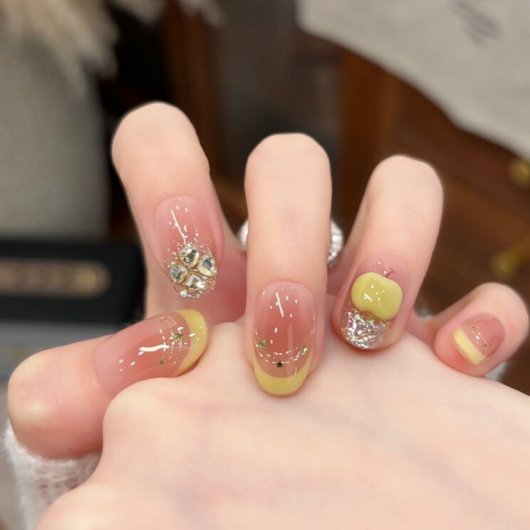[Green Apple Paradise] Spring and Summer Hot-Selling Creamy Yellow French-Style Green Apple Handmade Nail Art Z