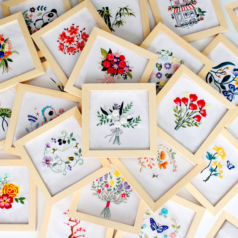 Hand embroidered floral Korean version little frescoed Eurostyle ancient wind minimalist bag learned diy material bag send photo frame embroidered