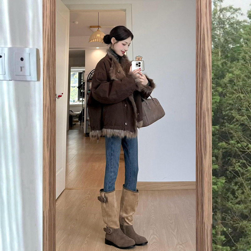 Korean-Style Faux Fur Integrated Coat for Women, 2026 Winter New Model, Melard Style Warm Jacket, Short Coat for Petite Figures Korean-Style Faux Fur Integrated Coat for Women, 2026 Winter New Model, Melard Style Warm Jacket, Short Coat for Petite Figures