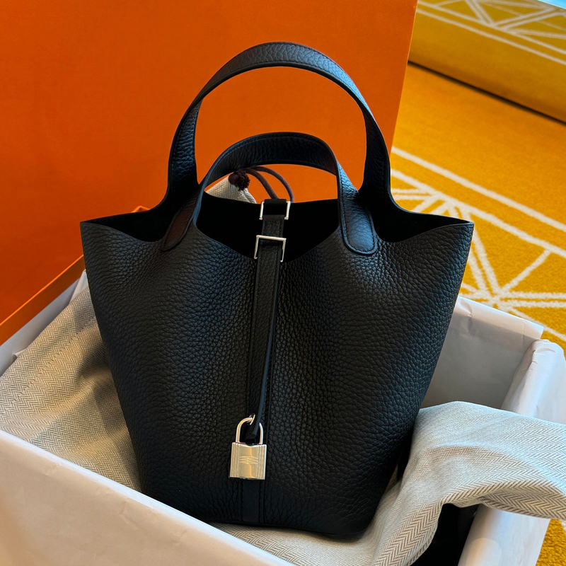 2026 New Model Handmade Waxed Thread Imported Tc Leather Vegetable Basket Bag for Women, Large Capacity Tote Bucket Bag with Lock