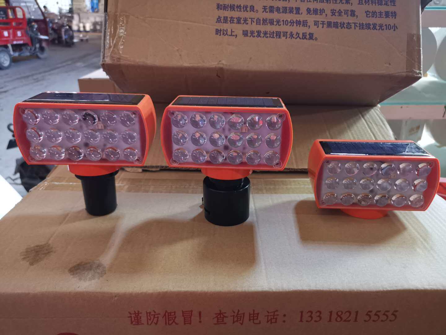 Solar all-in-one small LED explosion flashing lights red blue double flashing lights Solar light sensation stroboscopic lights