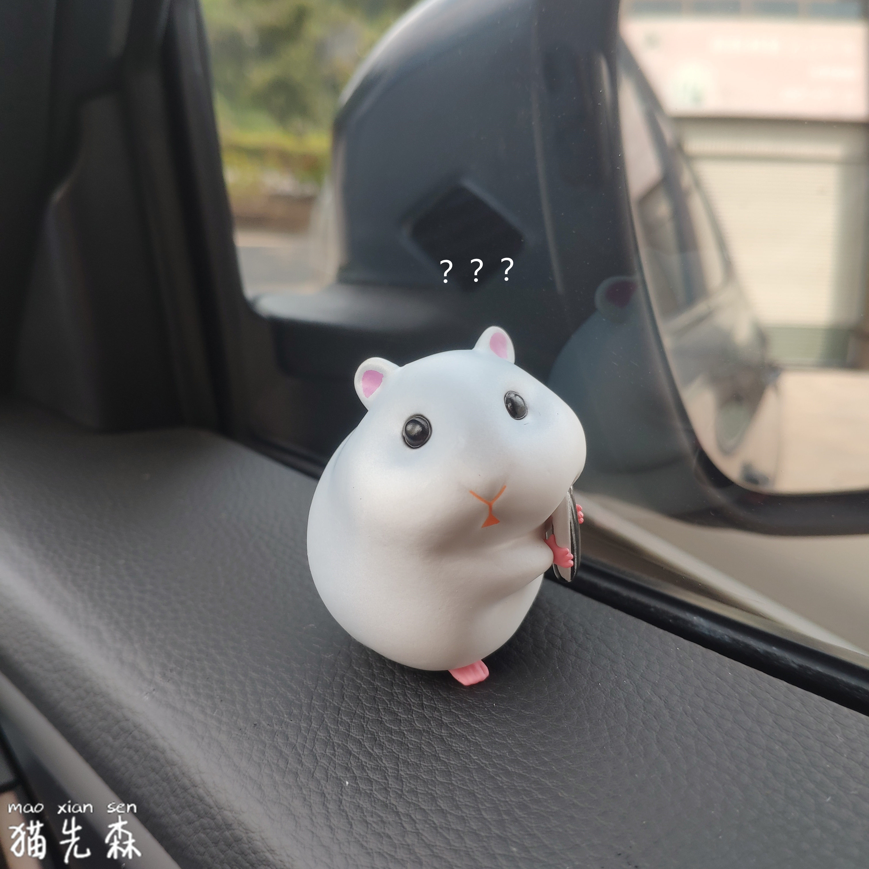 Car ornaments eating hamster car accessories new Hamtaro center console cute doll 2022 car interior